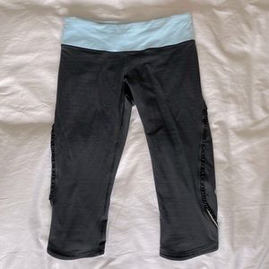 LULULEMON CROPPED LEGGINGS